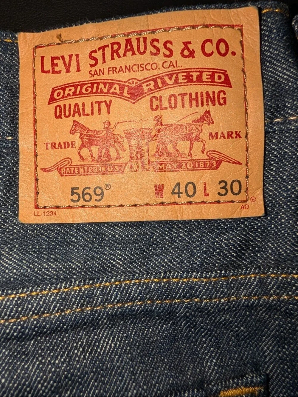 Levis 569 Loose Straight Jeans Dark Wash 40x30 NWT